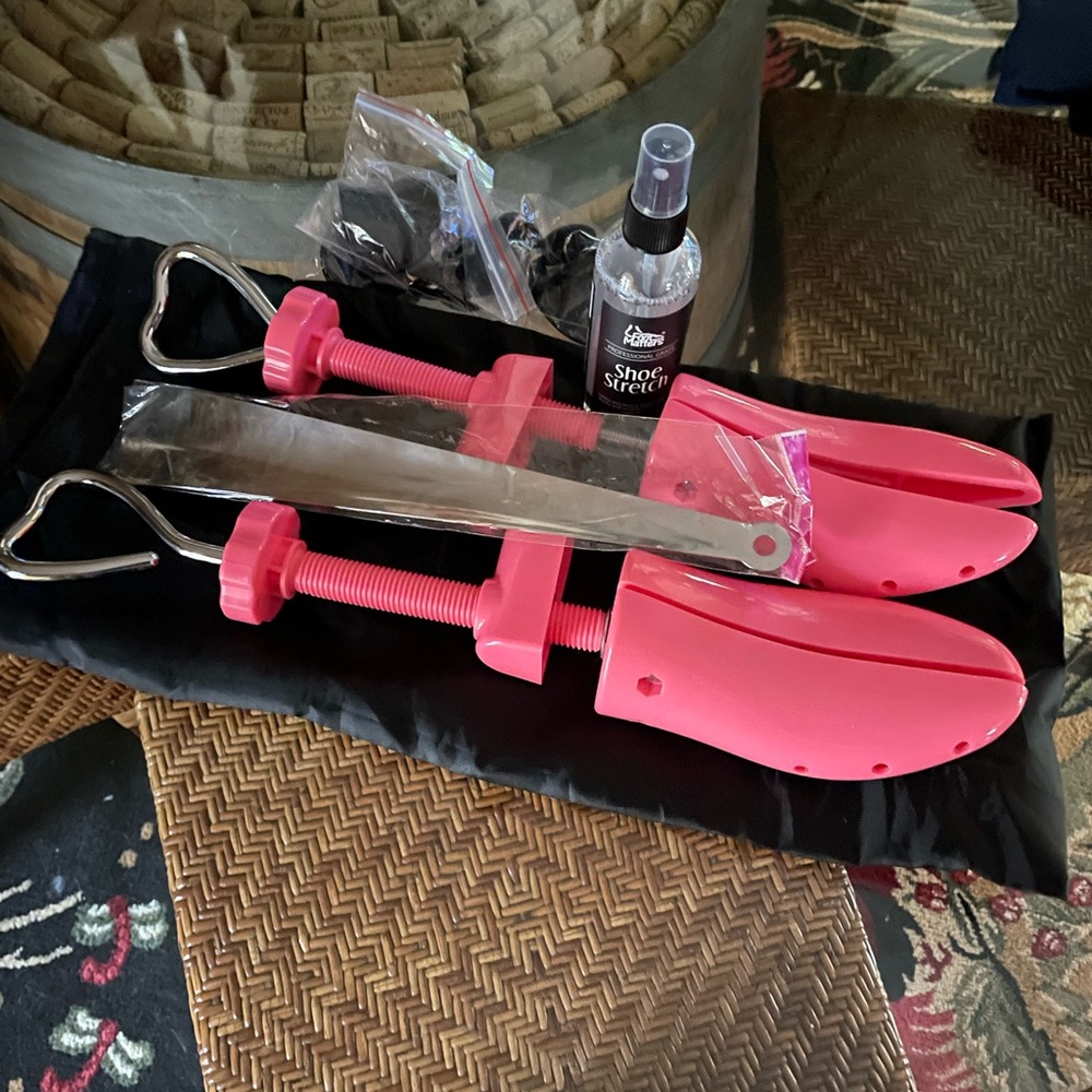 Lk New Ladies Shoe Stretching Kit (shoe stretch liquid, pads, horn) w Carry Bag - Picture 2 of 3